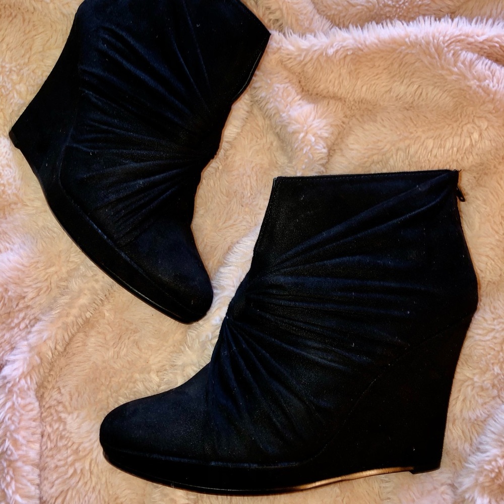 Impo blk suede-like wedge boots